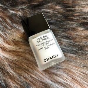 CHANEL Le Blanc De Chanel Illuminating Base